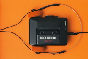 https://unsplash.com/photos/a-cassette-player-with-headphones-attached-to-it-Rks6FTfX5OU